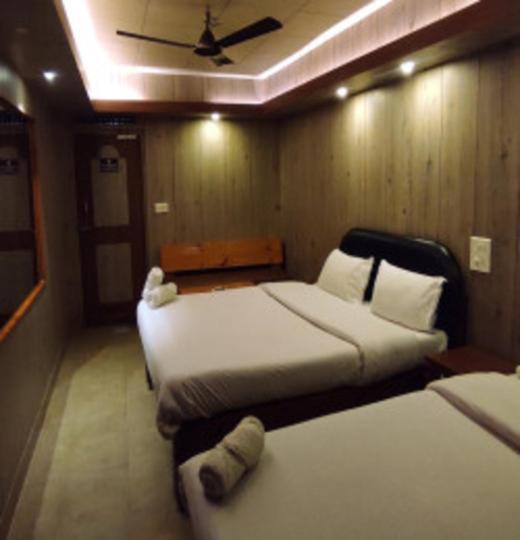 Baba Tourist Lodge Shillong Bagian luar foto