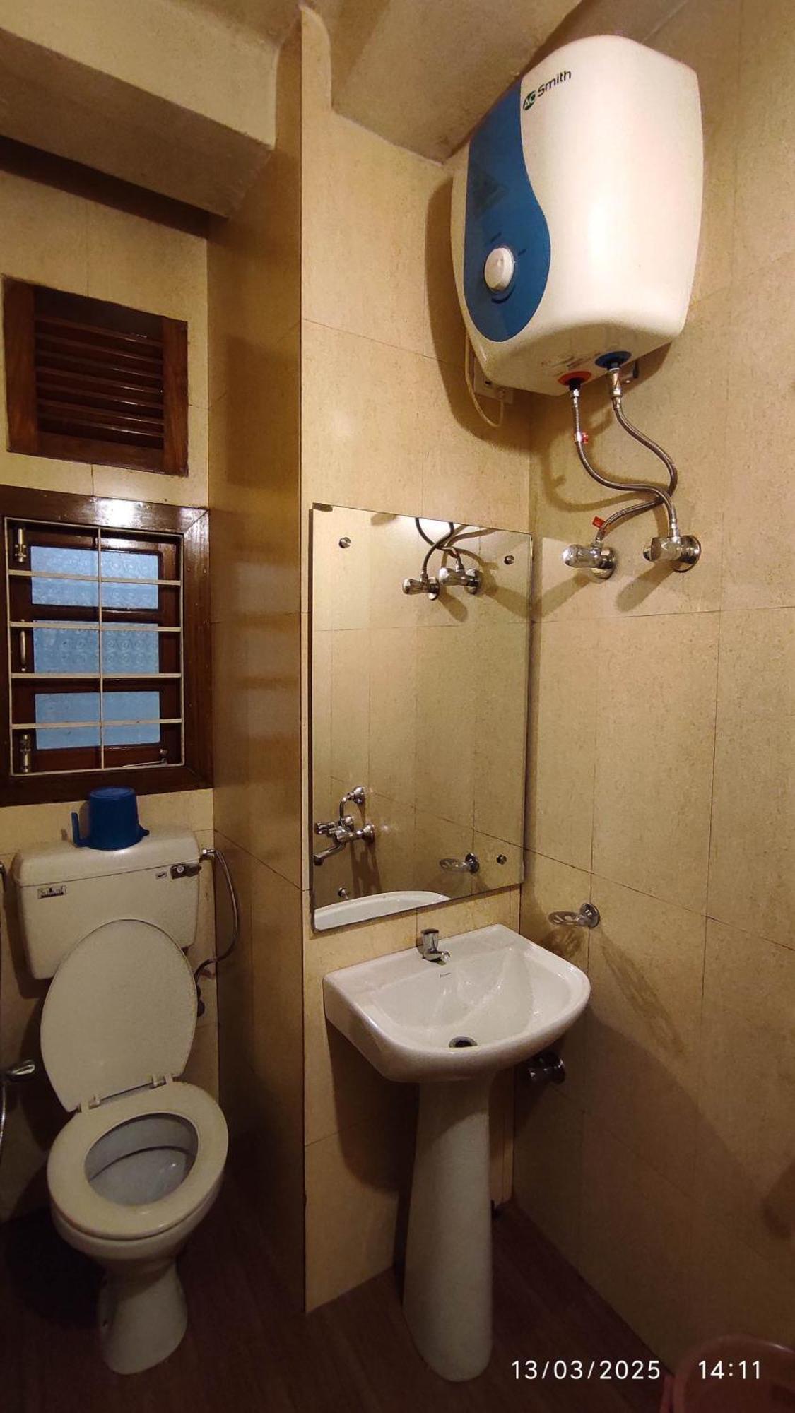 Baba Tourist Lodge Shillong Bagian luar foto