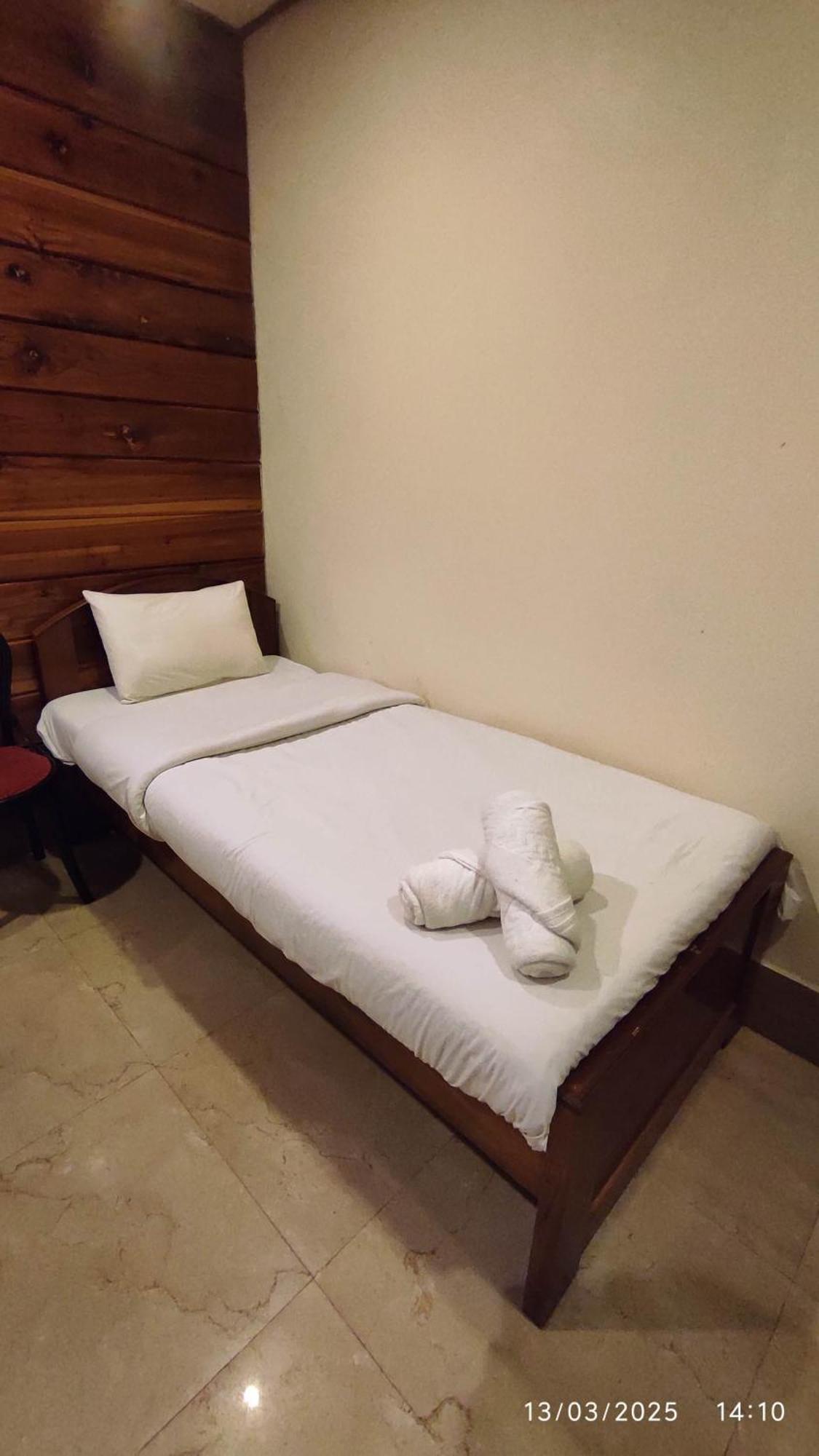 Baba Tourist Lodge Shillong Bagian luar foto