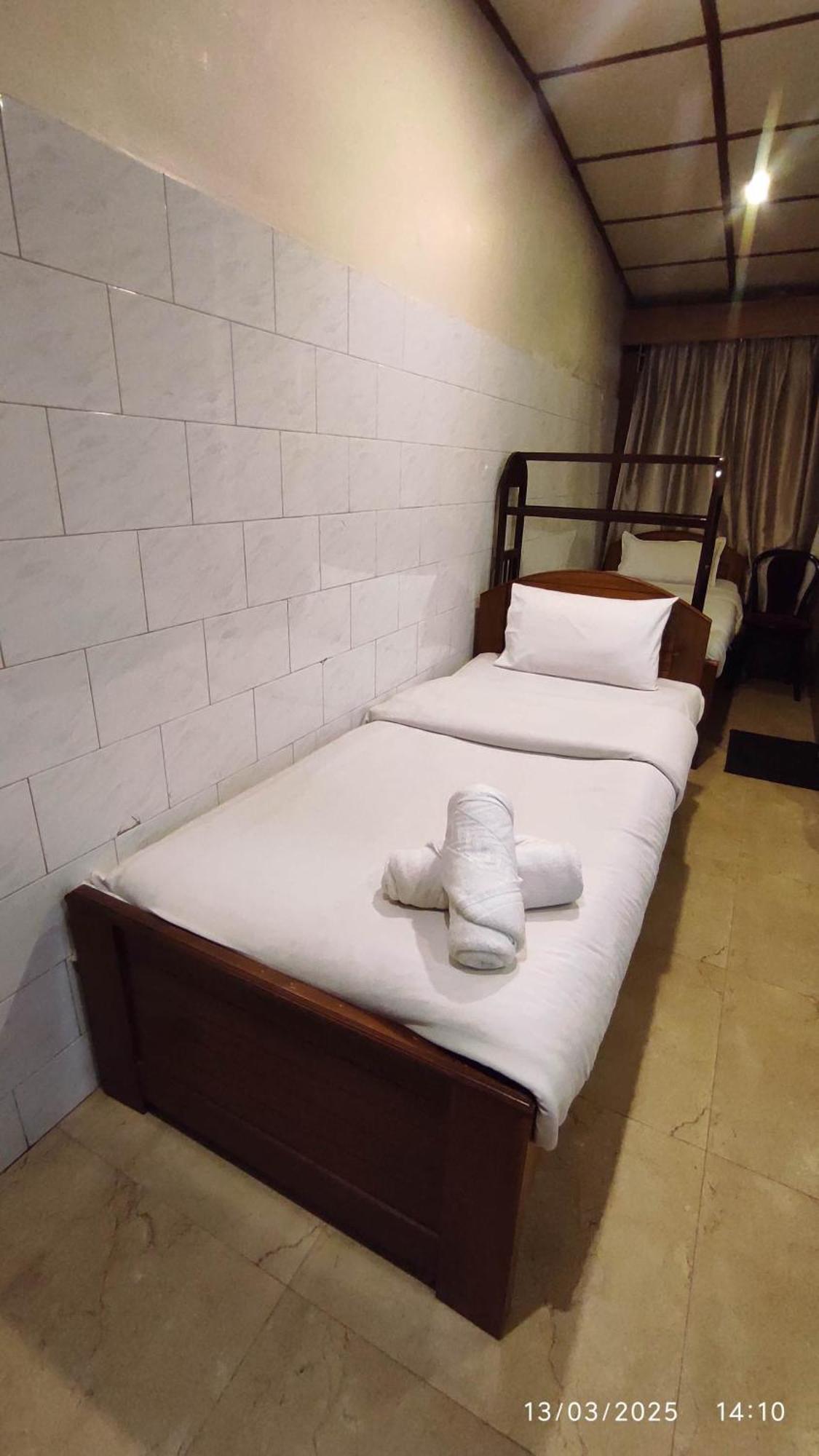 Baba Tourist Lodge Shillong Bagian luar foto