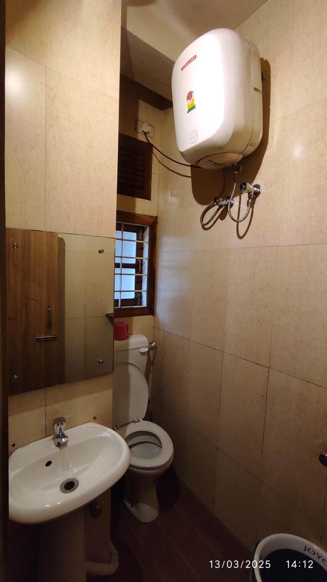 Baba Tourist Lodge Shillong Bagian luar foto