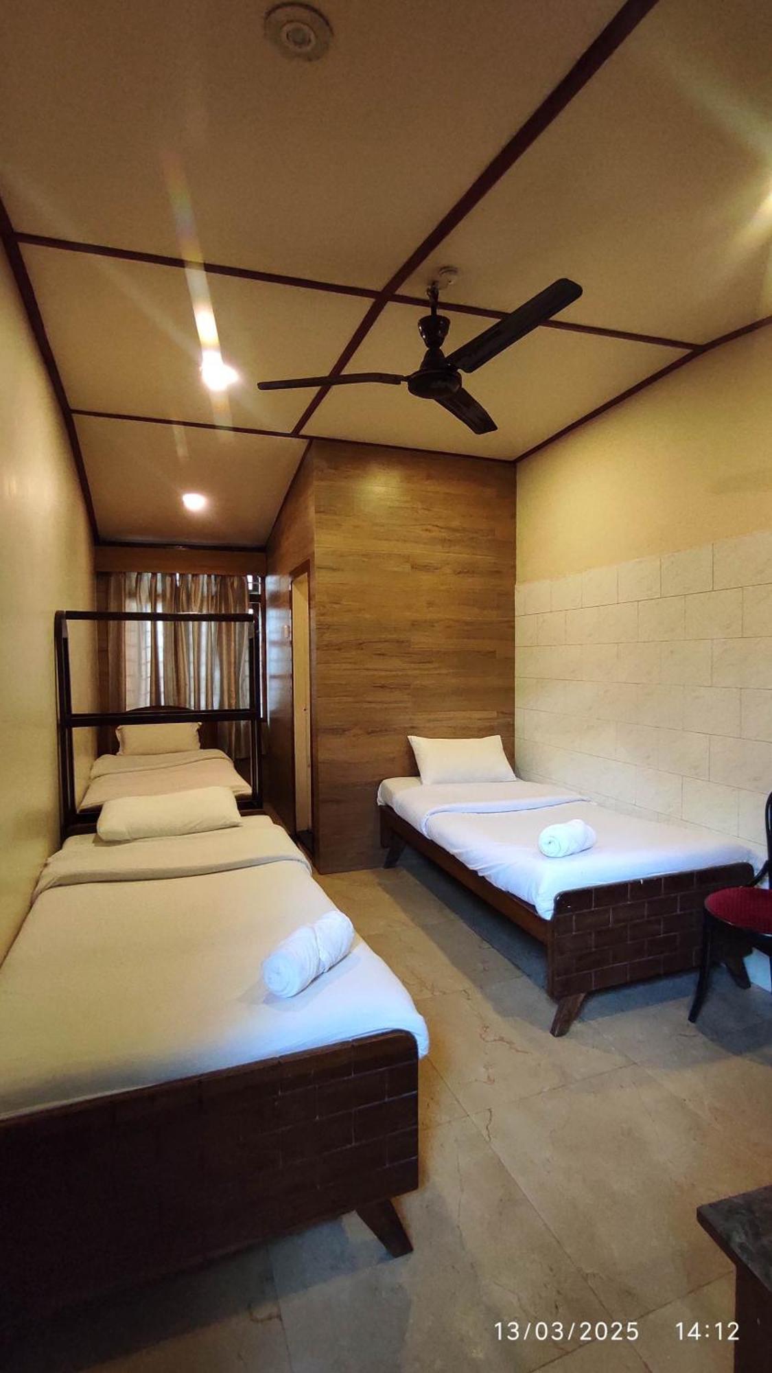 Baba Tourist Lodge Shillong Bagian luar foto