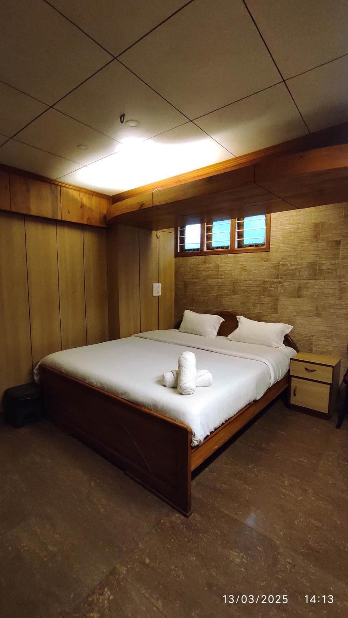 Baba Tourist Lodge Shillong Bagian luar foto