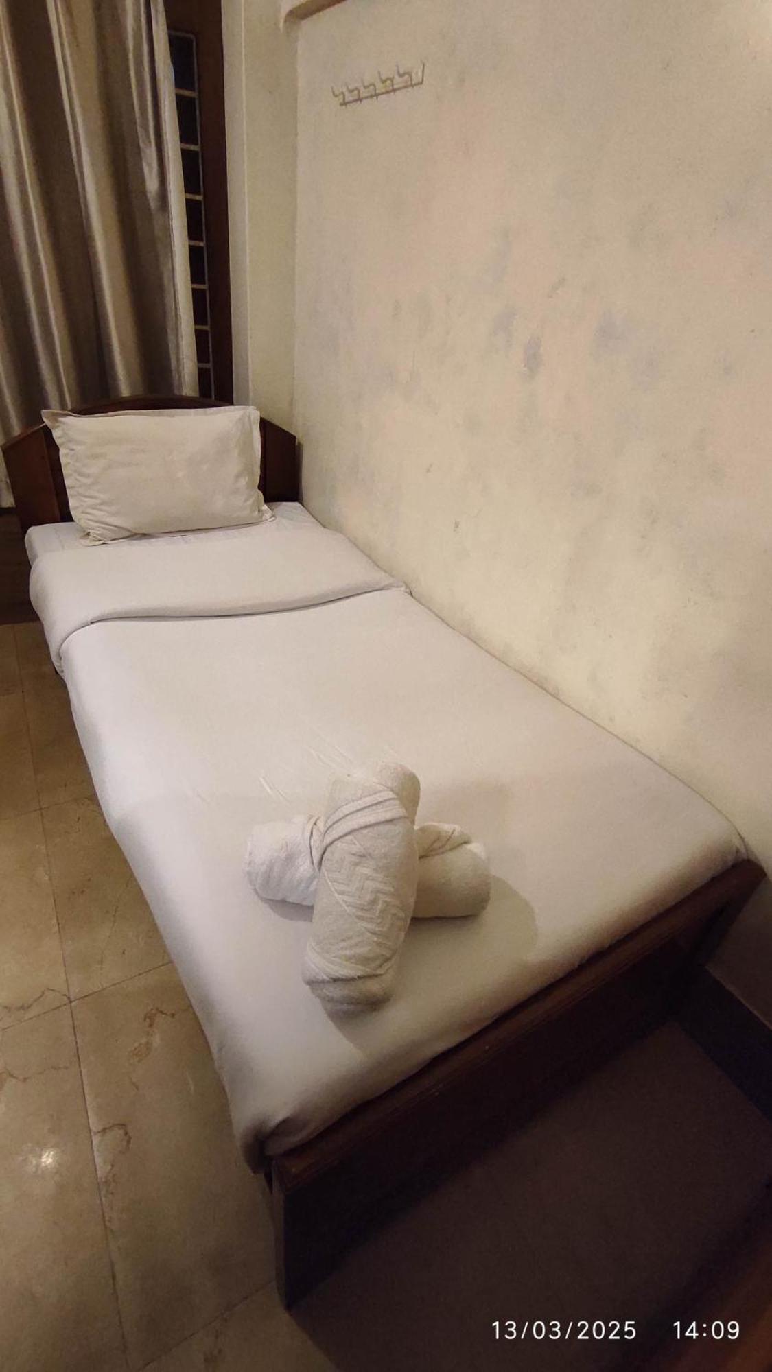 Baba Tourist Lodge Shillong Bagian luar foto