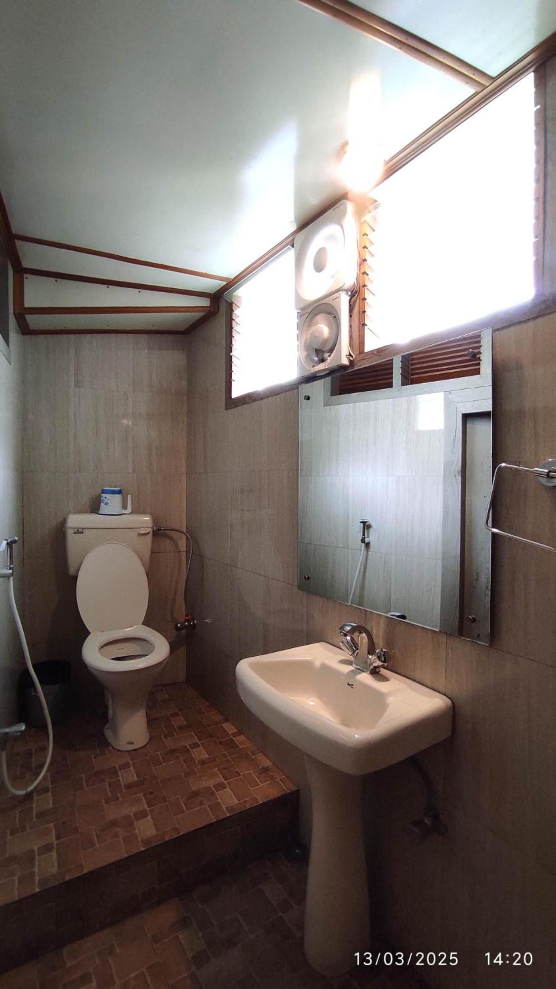 Baba Tourist Lodge Shillong Bagian luar foto