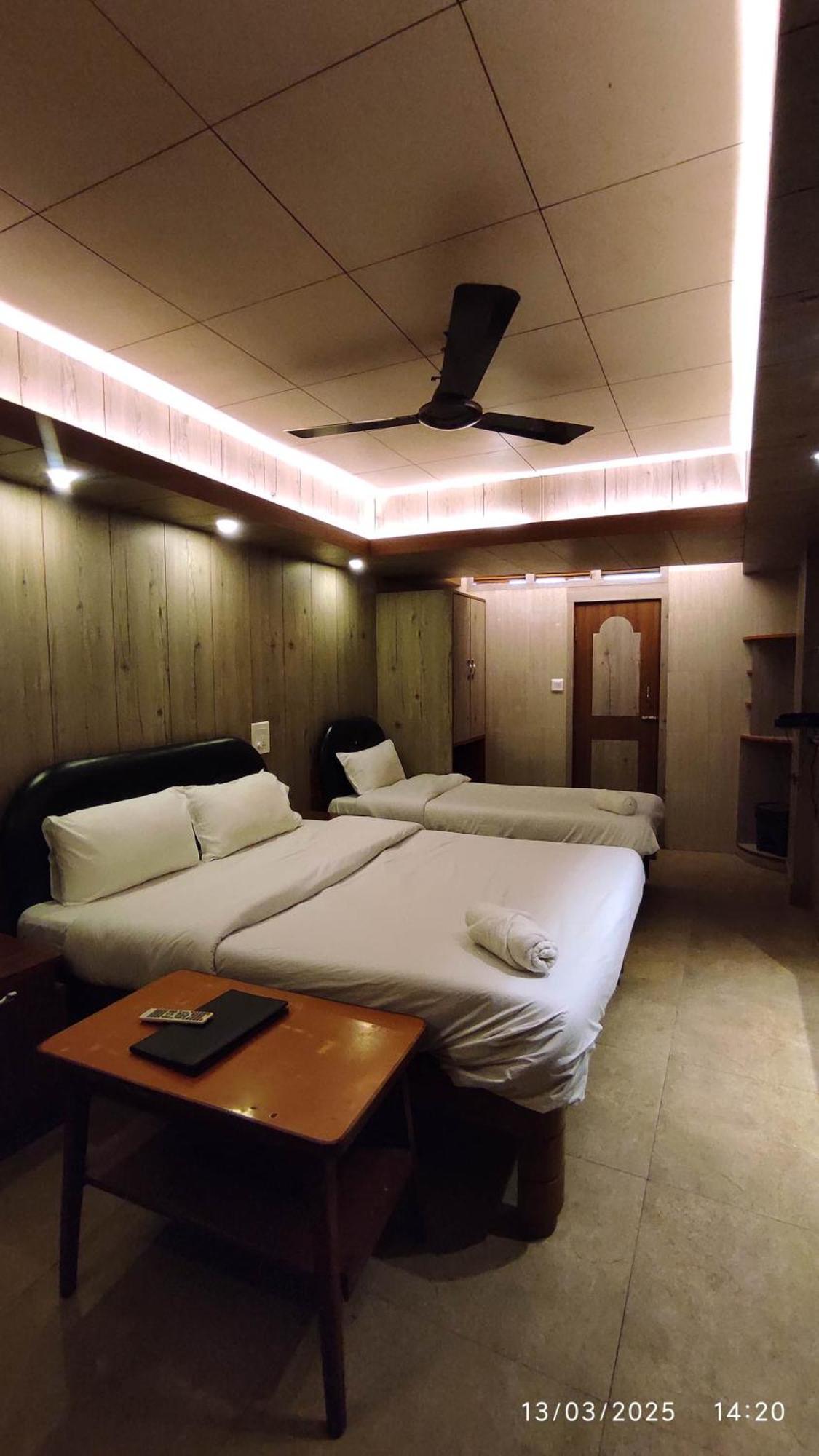 Baba Tourist Lodge Shillong Bagian luar foto