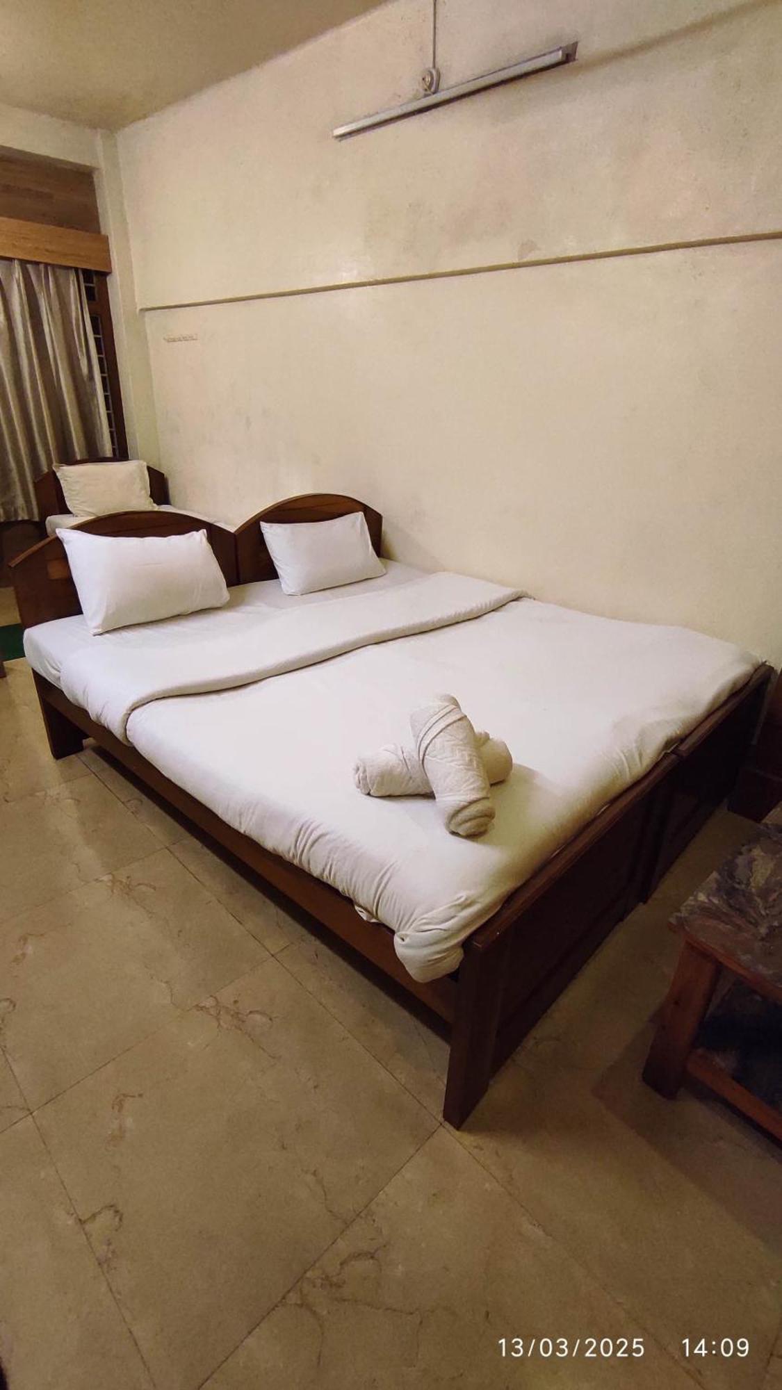 Baba Tourist Lodge Shillong Bagian luar foto