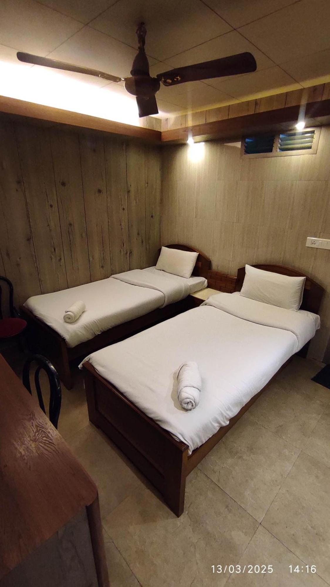 Baba Tourist Lodge Shillong Bagian luar foto