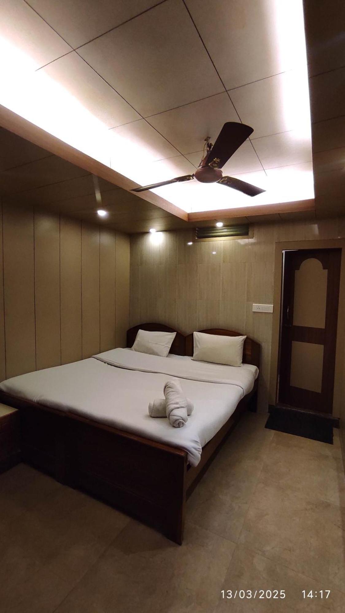 Baba Tourist Lodge Shillong Bagian luar foto
