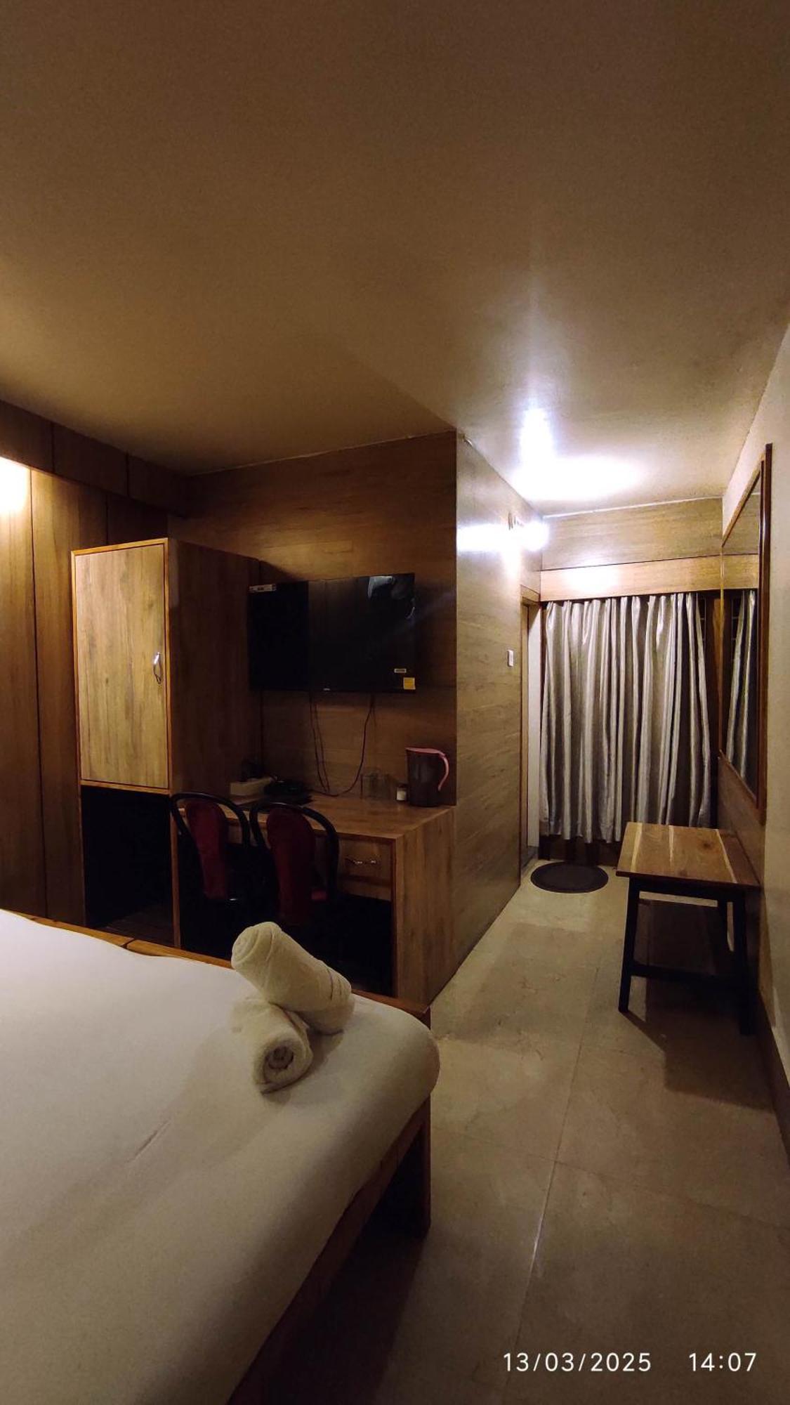 Baba Tourist Lodge Shillong Bagian luar foto