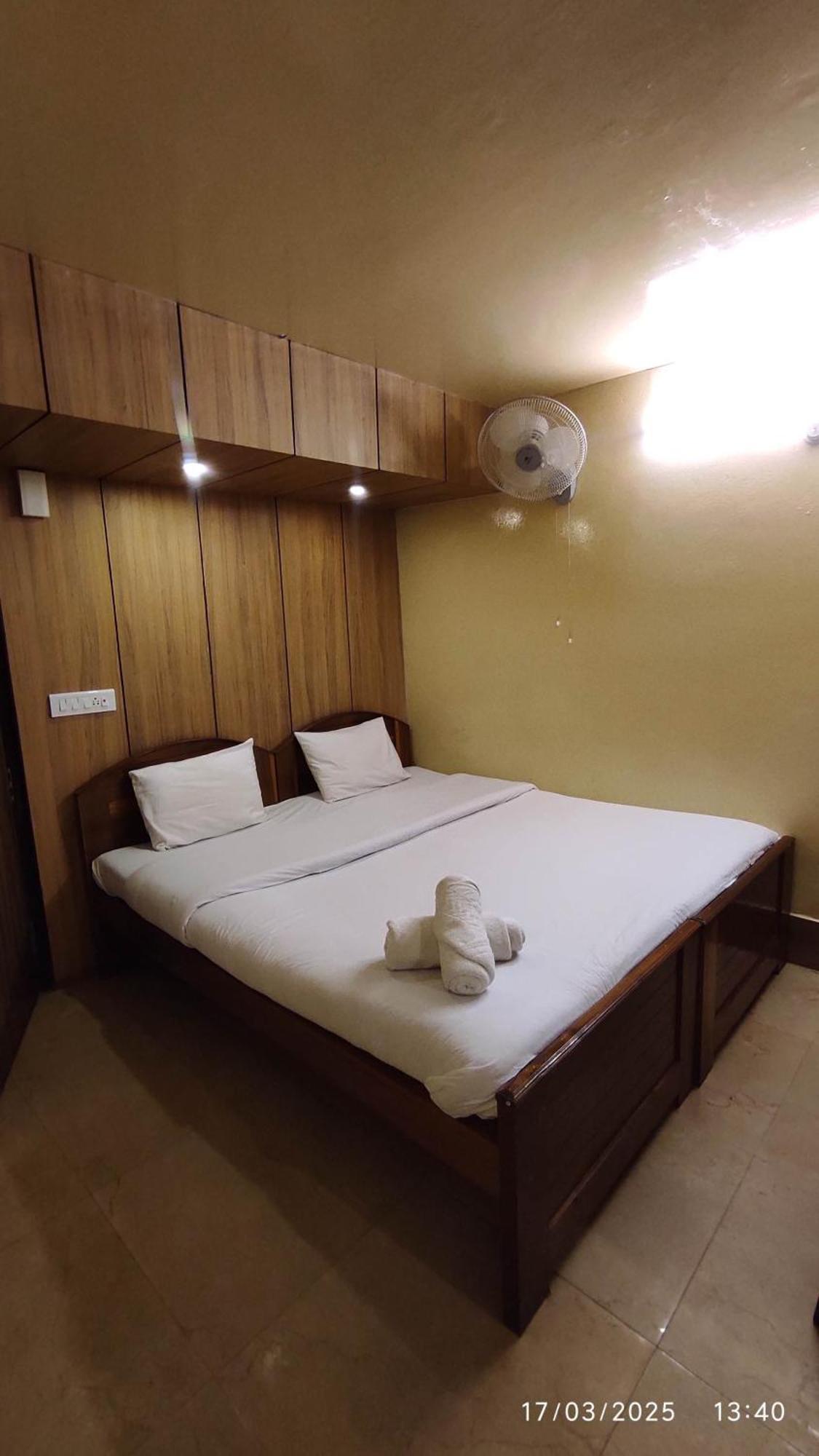 Baba Tourist Lodge Shillong Bagian luar foto