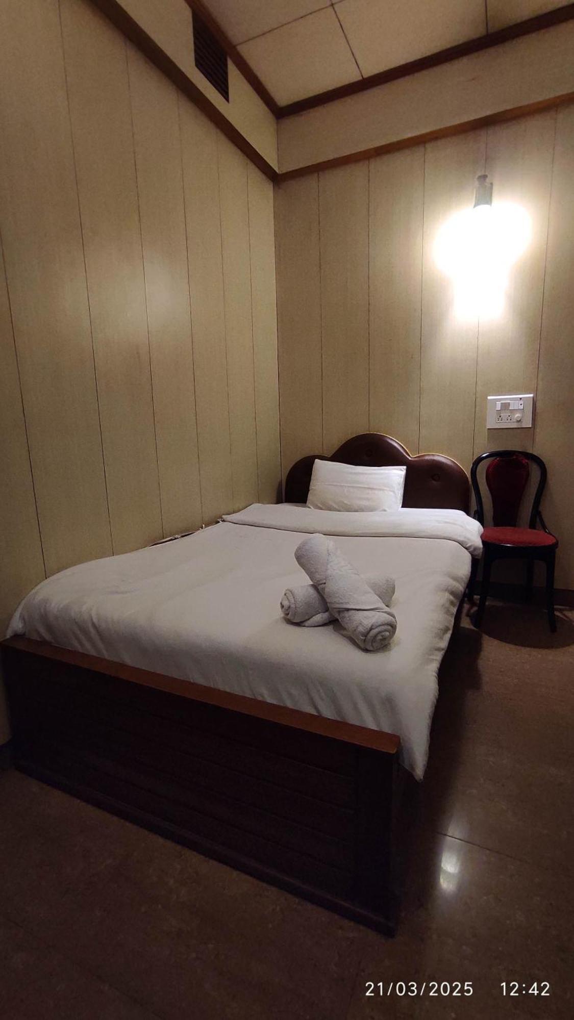 Baba Tourist Lodge Shillong Bagian luar foto