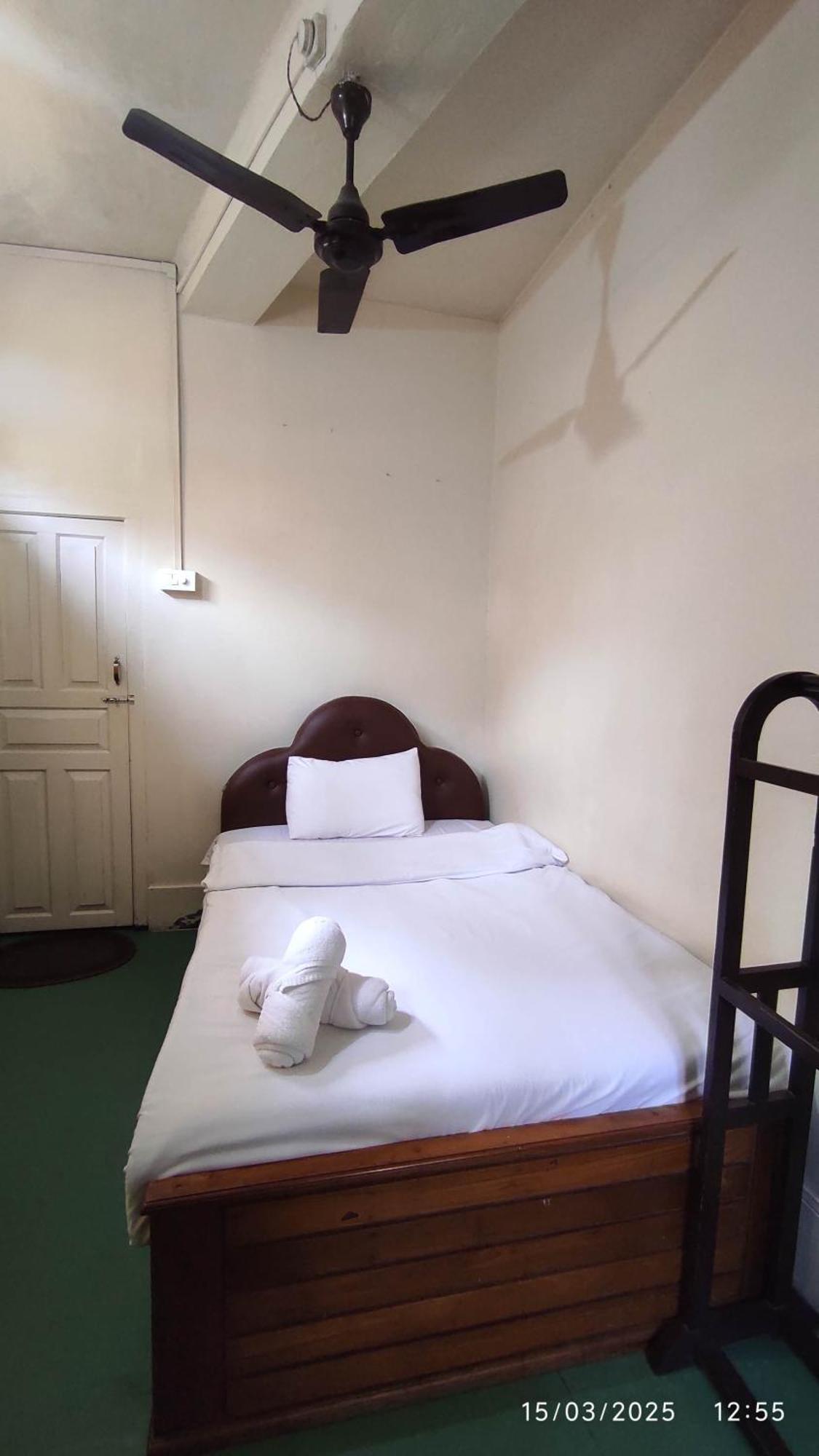 Baba Tourist Lodge Shillong Bagian luar foto