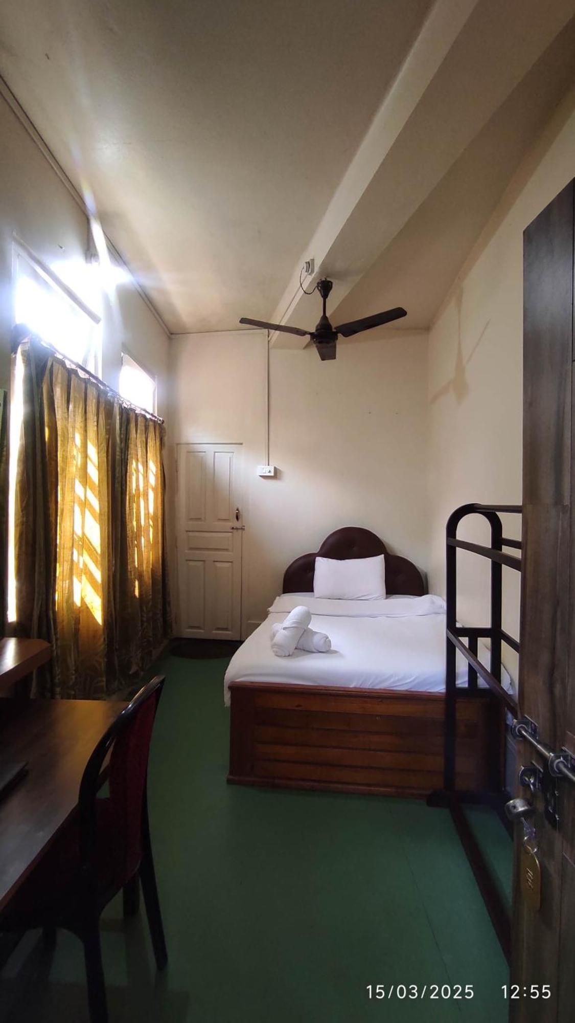 Baba Tourist Lodge Shillong Bagian luar foto